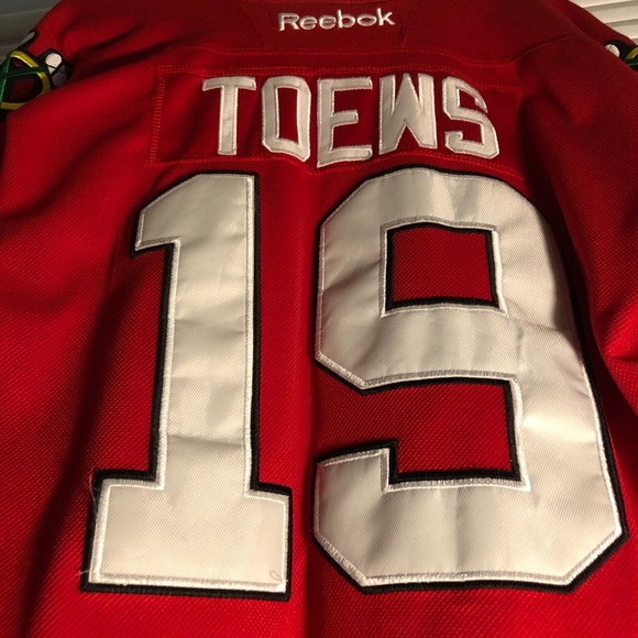 Chicago Blackhawks Toews Jersey - Picture 6 of 10
